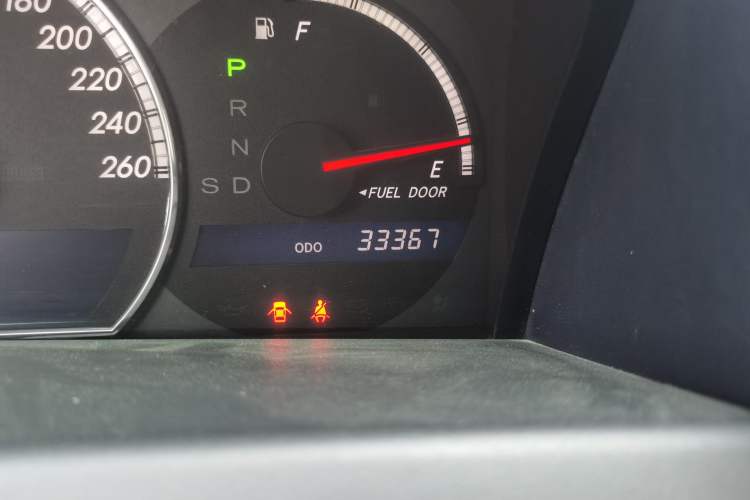 Used Toyota Crown 2007 3.0L Royal Saloon Stylish Navigation Odometer Close Up