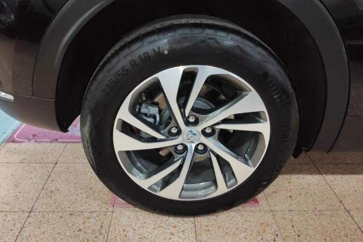 Used Buick Envision 2022 Encore S 652T Two-Wheel-Drive Luxury Model Right Rear Wheel Hub