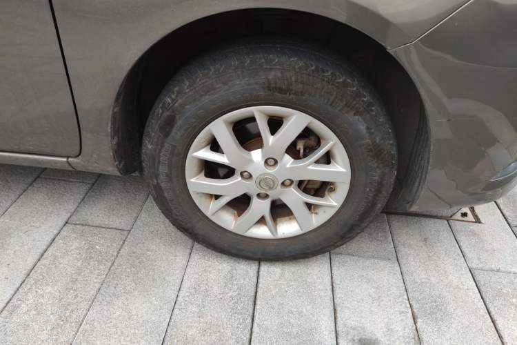 Used Nissan Sunny 2015 1.5XE CVT Master Edition Right Front Wheel Hub