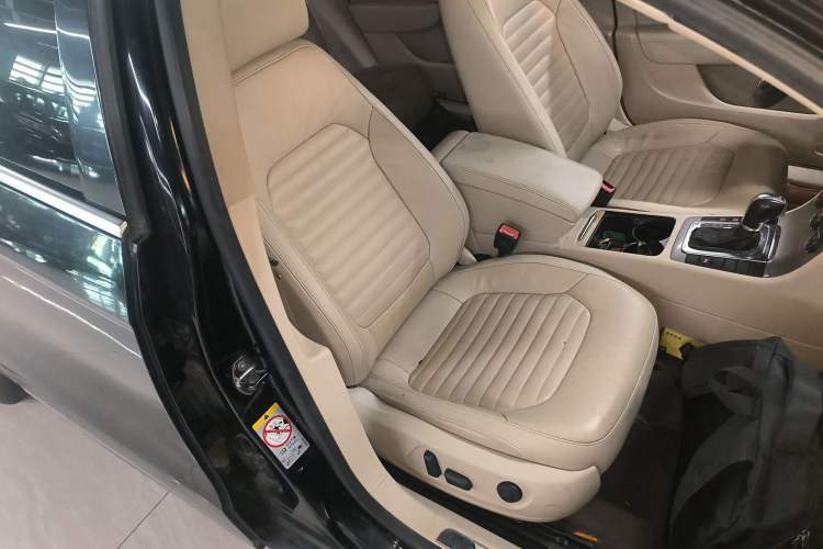 Used Volkswagen Magotan 2013 1.8TSI Luxury Model Right Front Seat