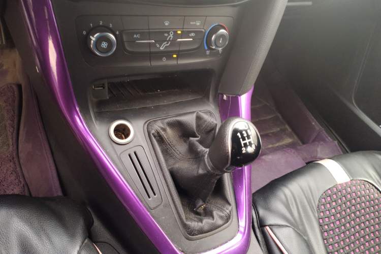 Used Ford Focus 2017 Hatchback 1.6L Manual Comfort Plus SmartDrive Edition Gear Lever