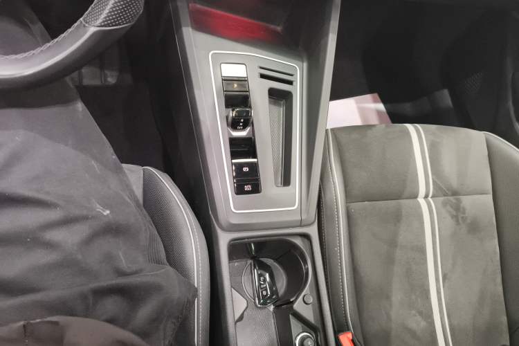 Used Volkswagen Golf 2023 Facelift 280TSI DSG R-Line Lite