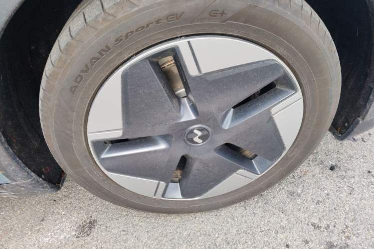 Used ONVO L60 2024 85 kWh All-Wheel Drive Right Front Wheel Hub