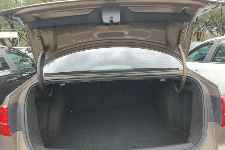 Used Volkswagen Sagitar 2015 1.6L Automatic Comfort Model Trunk