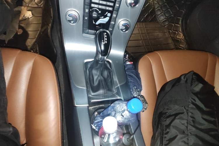 Used Volvo S60 2016 S60L T4 Zhiyuan Edition Gear Lever