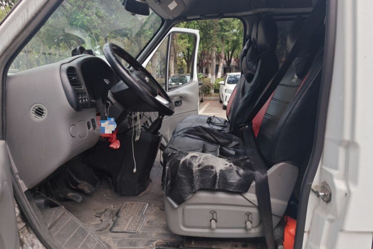 Used JMC Transit 2019 2.8T Commercial Version Long Wheelbase Mid-Roof 6-Seater Rear Single Tire China VI Emission Standard – JX493 Left Front Seat