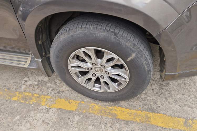 Used JMC Yusheng S350 2013 2.4T Automatic 2WD Diesel Ultra-Luxury 7-Seater Right Front Wheel Hub