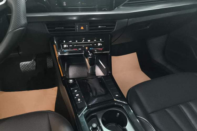 Used Volkswagen Passat 2024 380TSI Elite Edition Gear Lever