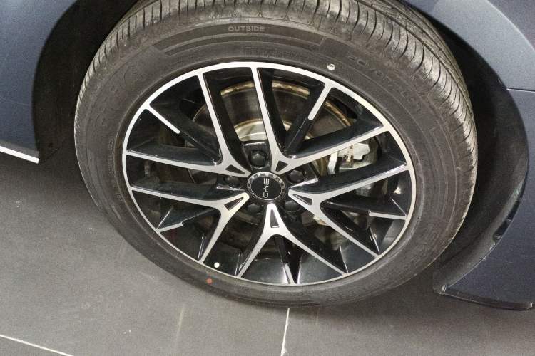 Used BYD Seal 07 DM-i 2025 Intelligent Driving Version DM-i 1.5L 125 km Prestige Edition Right Front Wheel Hub