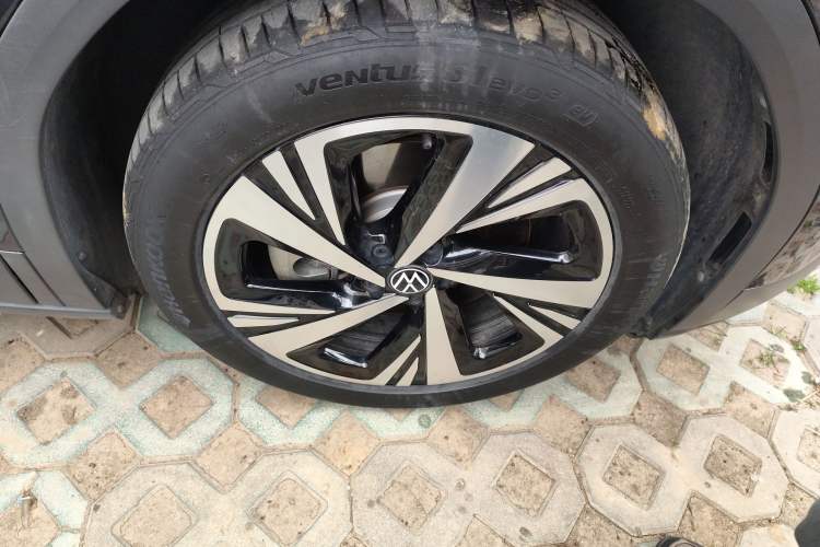 Used Volkswagen ID.6 CROZZ 2022 Long-Range PRO Edition Right Front Wheel Hub