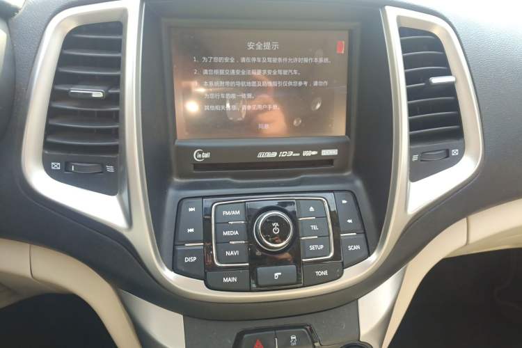 Used CHANGAN Eado 2015 1.6L Manual Luxury Model China IV Standard Audio And AC Panel