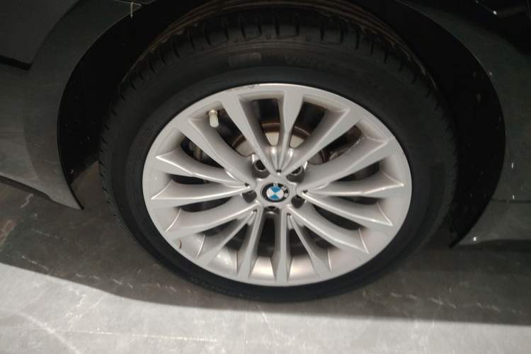 Used BMW 5 Series 2022 Restyled 525Li Luxury Package Right Rear Wheel Hub