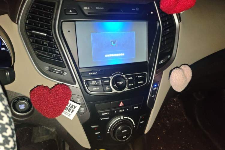 Used Hyundai Santa Fe 2015 2.4L Automatic Two-Wheel Drive Smart Version 5 Seats Audio And AC Panel