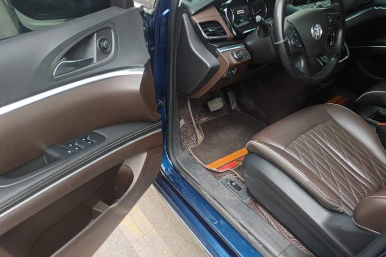 Used Buick GL8 2022 Land Business Class 652T Luxury Model Driver Seat