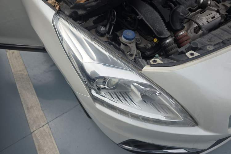 Used Peugeot 3008 2015 1.6THP Roland Garros Edition Right Front Headlight