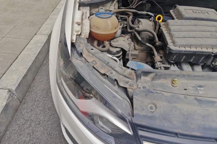 Used Volkswagen Polo 2014 1.4L Manual Fashion Edition Right Front Headlight