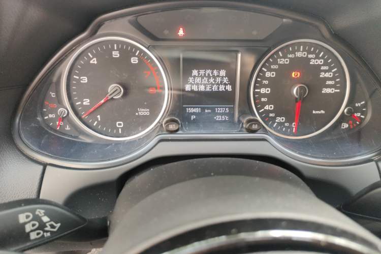 Used Audi Q5 2013 45 TFSI quattro off-road version Odometer Close Up