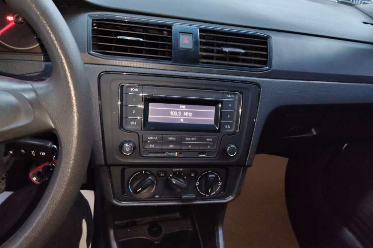 Used Volkswagen Santana 2016 1.6L Manual Fashion Edition