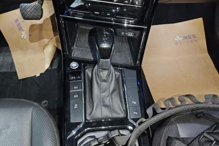 Used Volkswagen Passat 2022 330TSI Starry Luxury Edition Gear Lever