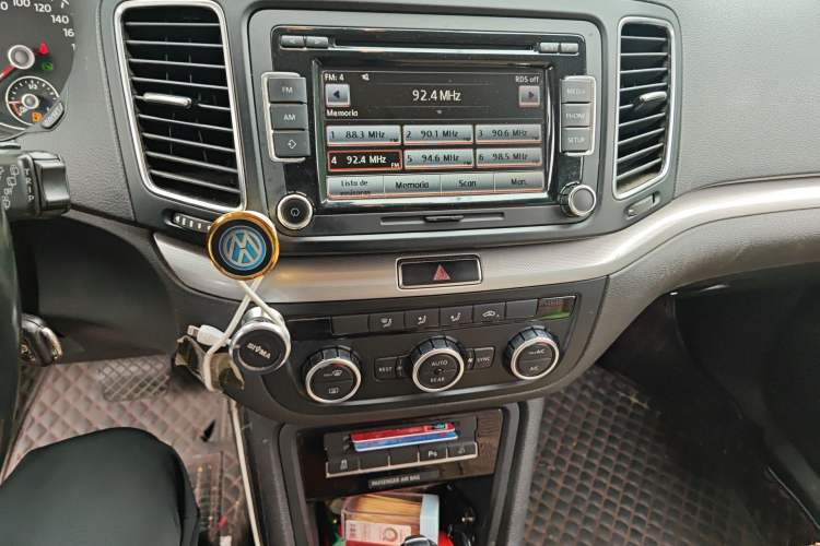 Used Volkswagen Sharan 2013 2.0 TSI Standard Model Audio And AC Panel