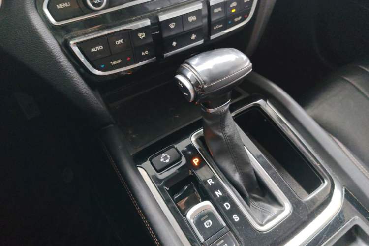 Used GAC Trumpchi GS7 2017 280T Two-Wheel Drive Luxury Model Gear Lever