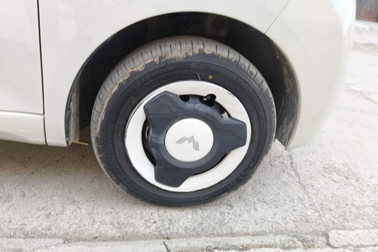 Used Wuling Hongguang MINIEV 2024 3rd Generation 215km Youth Edition Right Front Wheel Hub