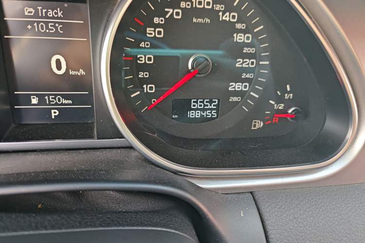 Used Audi Q7 2013 35 TFSI Ambition Edition Odometer Close Up