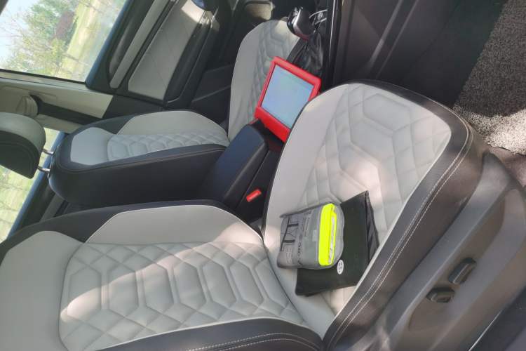 Used Volkswagen Tayron 2023 330TSI Two-Wheel-Drive Luxury Plus Advanced Version Right Front Seat