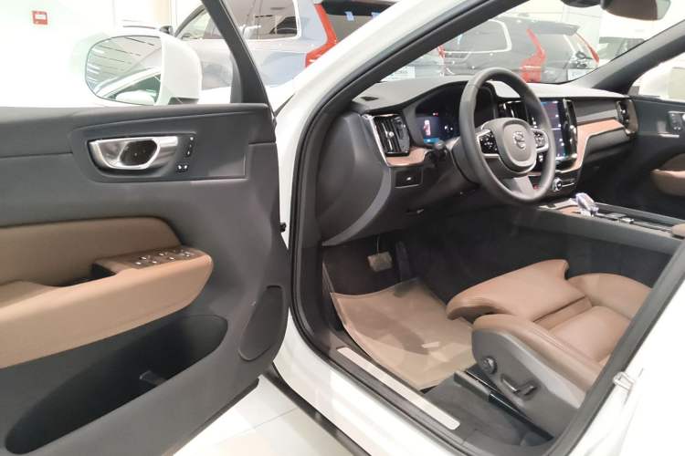 Used Volvo XC60 2025 B5 Four-Wheel Drive Smart & Advanced Luxury Edition