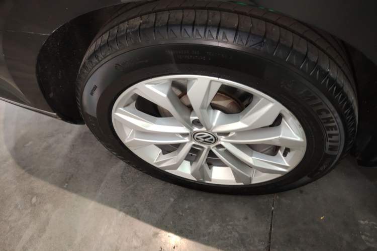 Used Volkswagen Magotan 2018 330TSI DSG Luxury Model Right Rear Wheel Hub