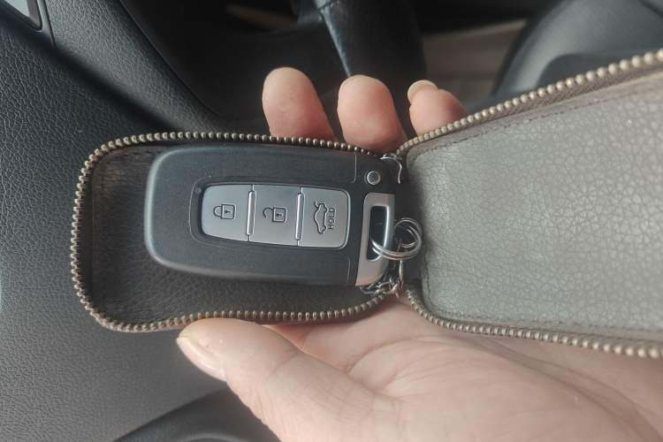 Used Hyundai Sonata 2014 2.4L Automatic Leading Edition China IV Standard