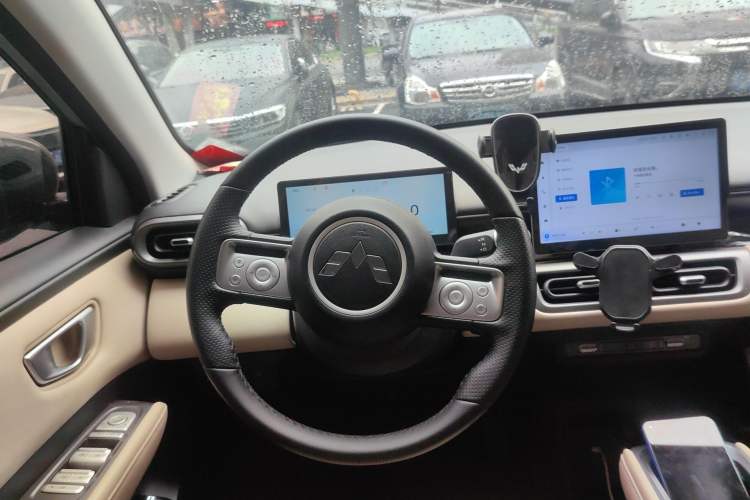 Used Wuling Bingo PLUS 2024 330 km Range Five-Seater Version Steering Wheel