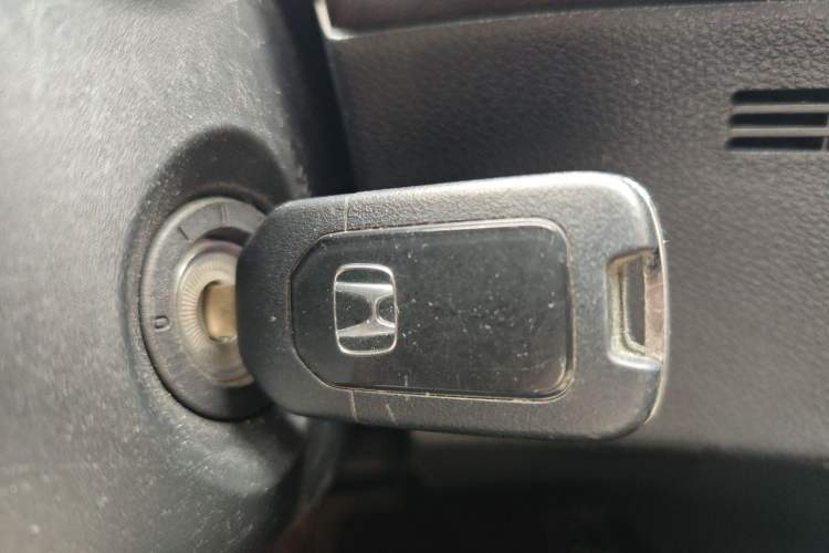 Used Honda Jade 2013 1.8L automatic Comfort version 6 seats
