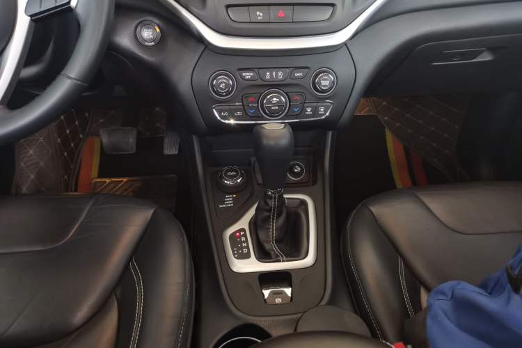 Used Jeep Cherokee 2016 2.4L Professional Smart Version