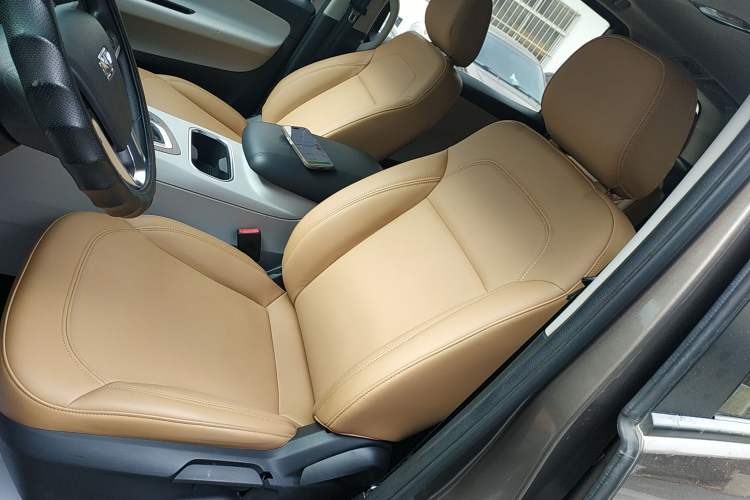 Used Huasong 7 2017 2.0T Automatic Standard Edition
