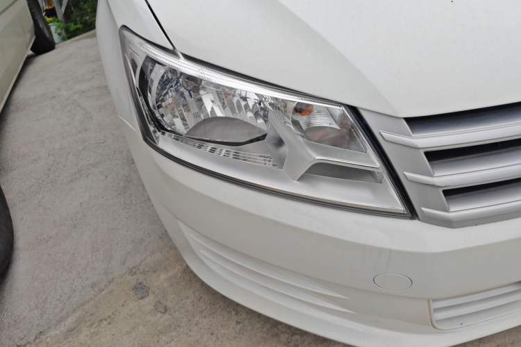 Used Volkswagen Santana 2013 1.6L Manual Fashion Edition Right Front Headlight