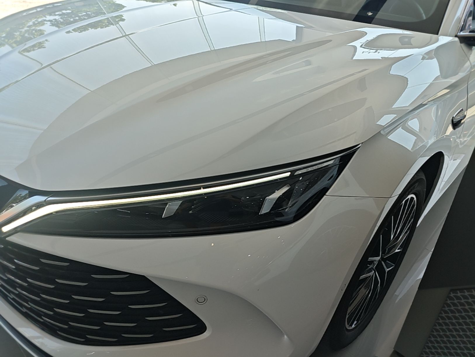 BYD Qin L 2025 DM-i Smart Drive 120KM Excellence Model — снимка 8