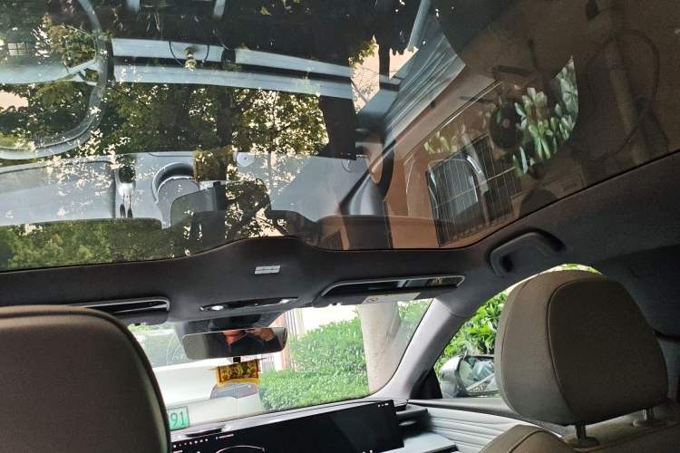 Used Geely Galaxy E8 2024 665 km Range Rear-Drive Starship Long-Range Version Headliner