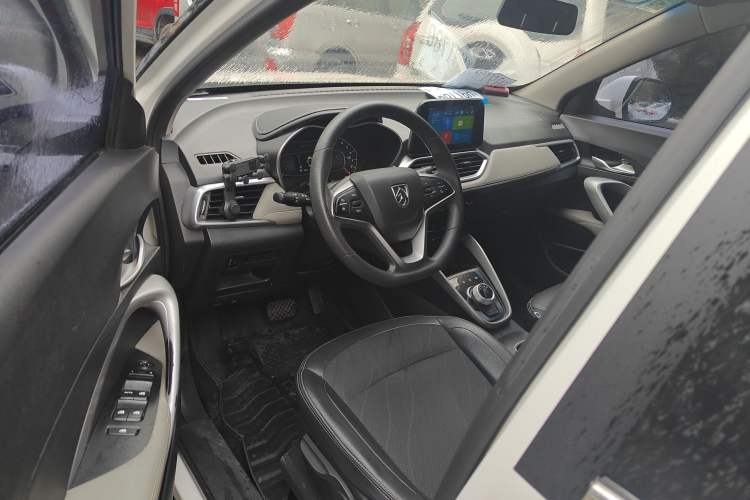 Used Baojun 510 2017 1.5L Automatic Fashion Model Driver Seat