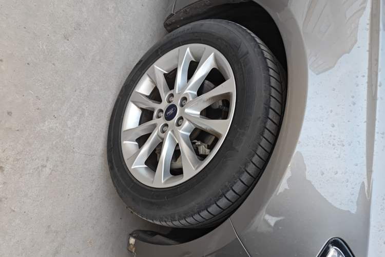 Used Ford Mondeo 2017 EcoBoost 180 Stylish Model Right Front Wheel Hub