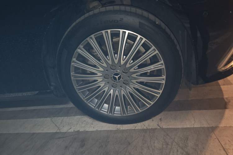 Used Mercedes-Benz E-Class 2021 E 300 L Stylish Model Right Front Wheel Hub