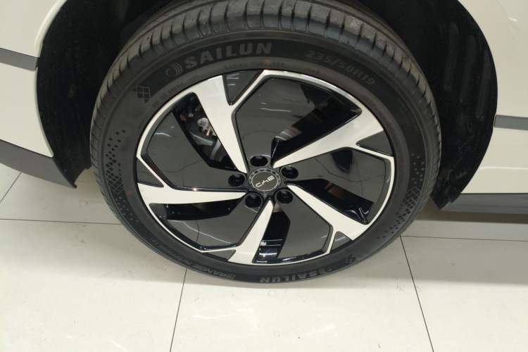 Used BYD Sealion 06 New Energy 2025 Model EV 605 Navigation Plus Edition Right Rear Wheel Hub