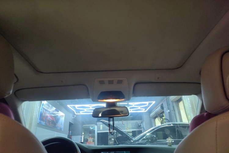 Used BMW 5 Series 2011 528Li Leading Model