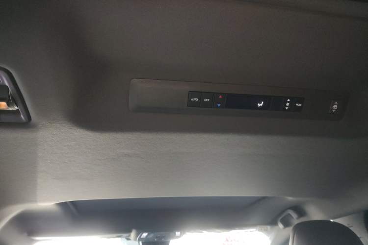 Used Toyota Granvia 2024 2.5L Hybrid Prestige PLUS Four-Wheel Drive Version Headliner