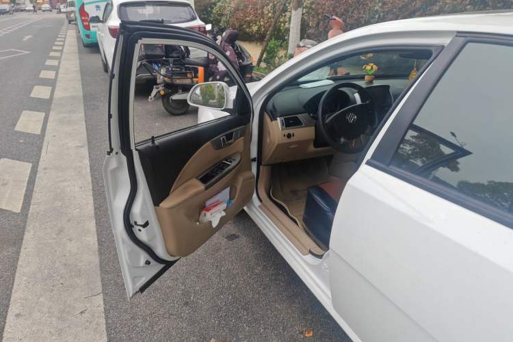 Used Buick Excelle 2013 1.5L Manual Classic Model Driver Seat