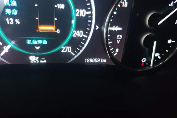 Used Buick LaCrosse 2018 28T Luxury Model Odometer Close Up