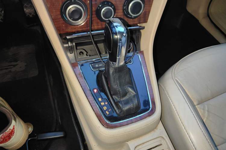 Used Volkswagen Lavida 2013 1.4TSI DSG Comfort Edition Gear Lever