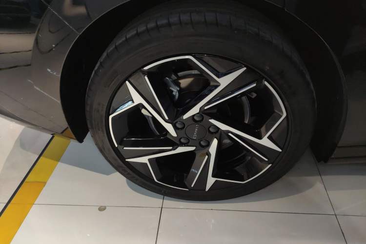 Used Lynk & Co 07 2024 EM-P 126 Long-Range Halo