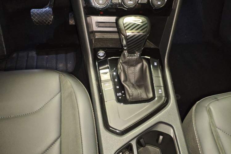 Used Volkswagen Tiguan L 2021 330TSI Automatic Two-Wheel Drive Smart Edition
