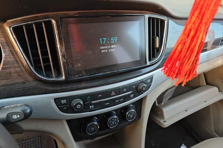 Used Baojun 730 2016 1.5L Manual Comfort Version 7 Seats China V Emission Standard Audio And AC Panel